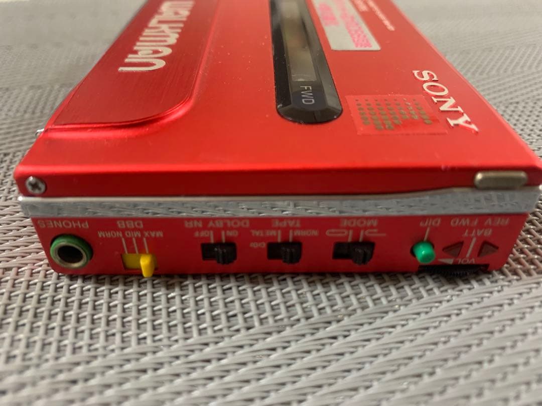 リサ　SONY WM-501 レッド WALKMAN ウォークマン