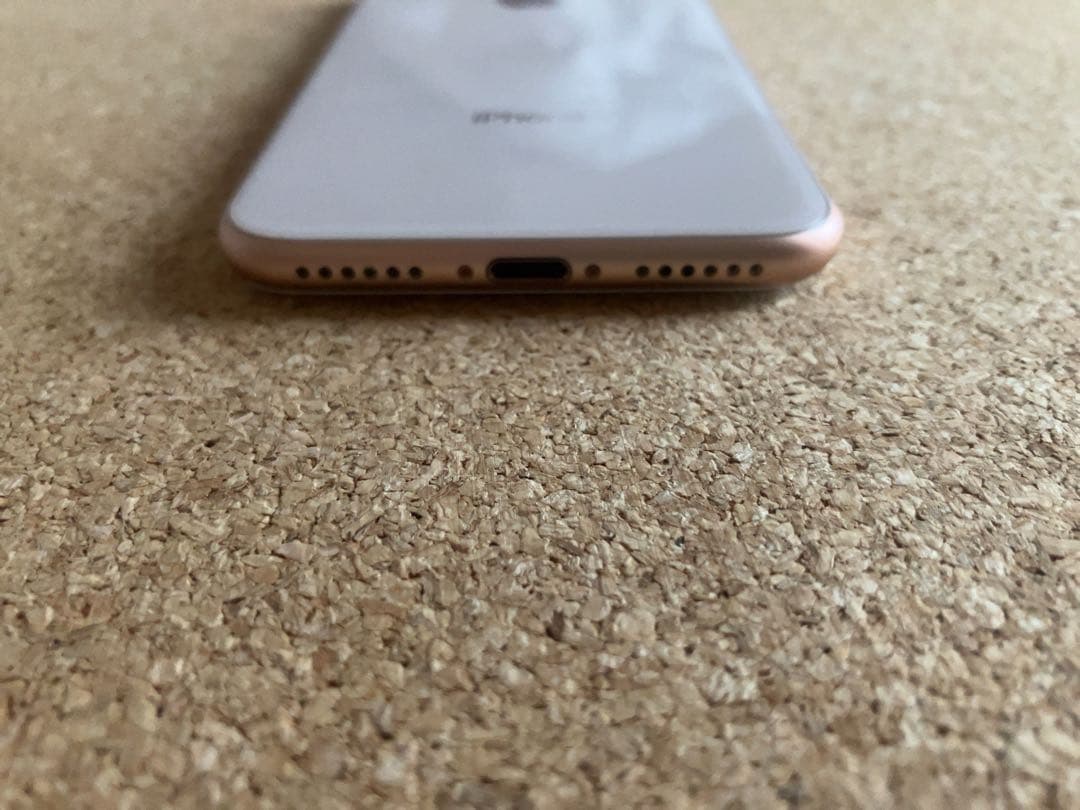 Apple iPhone8 ピンクゴールド