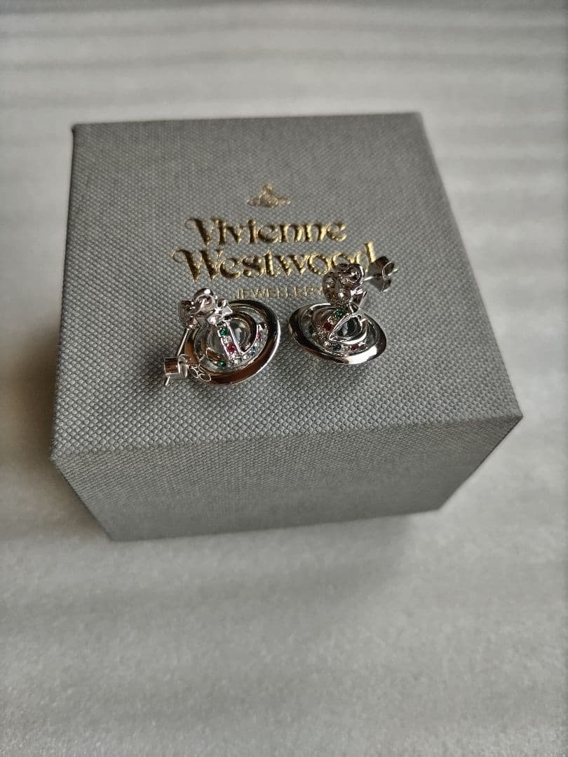 未使用品 Vivienne Westwood シルバーピアス