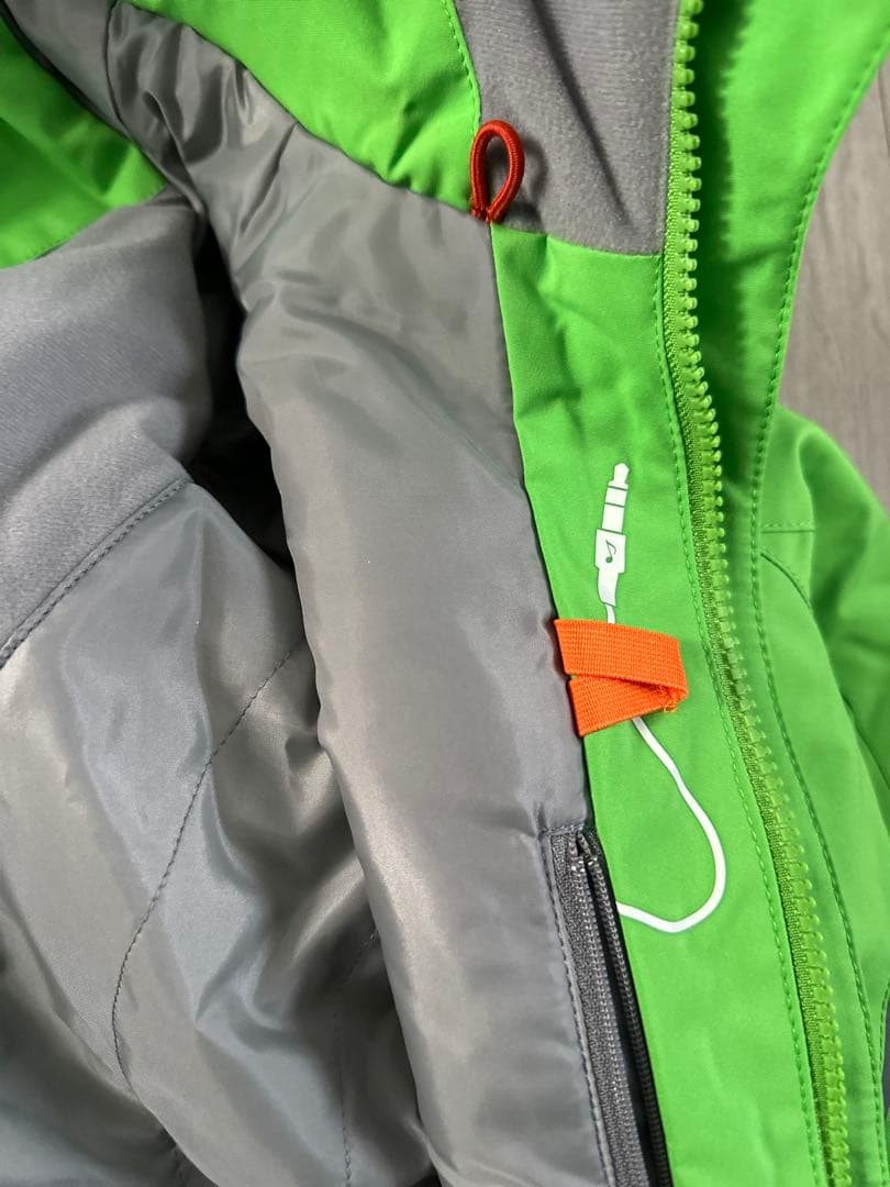 DESCENTE スキー　スノボーウェア　フード取り外し可　美品