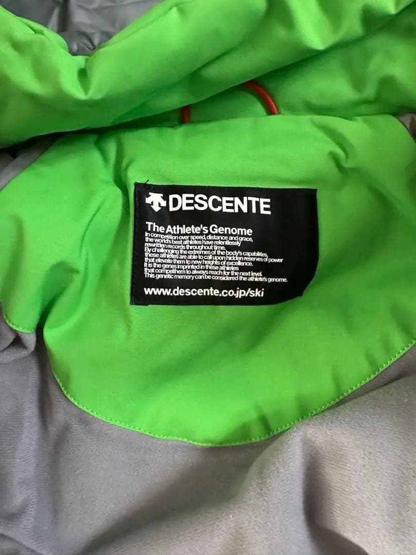 DESCENTE スキー　スノボーウェア　フード取り外し可　美品