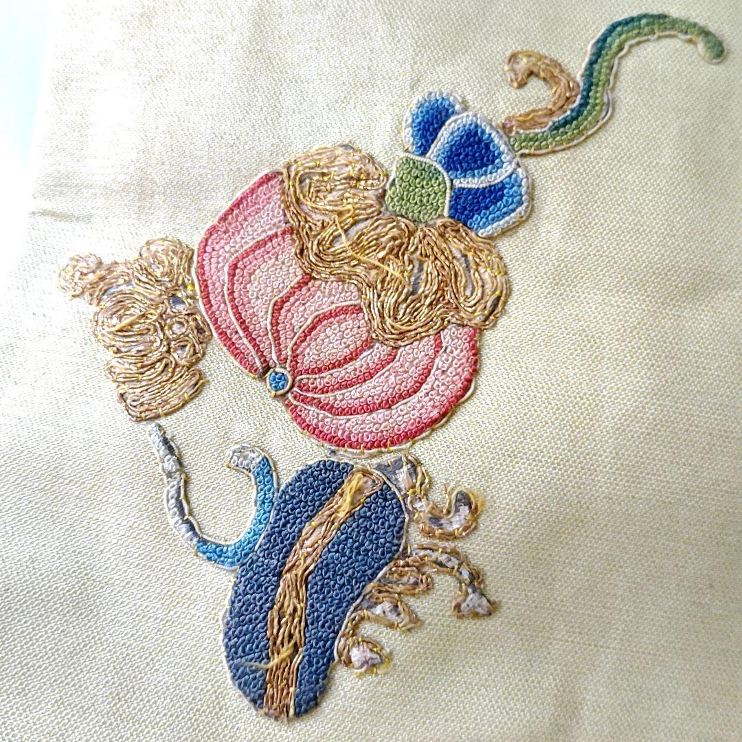 名古屋帯 蘇州刺繍 お太鼓柄