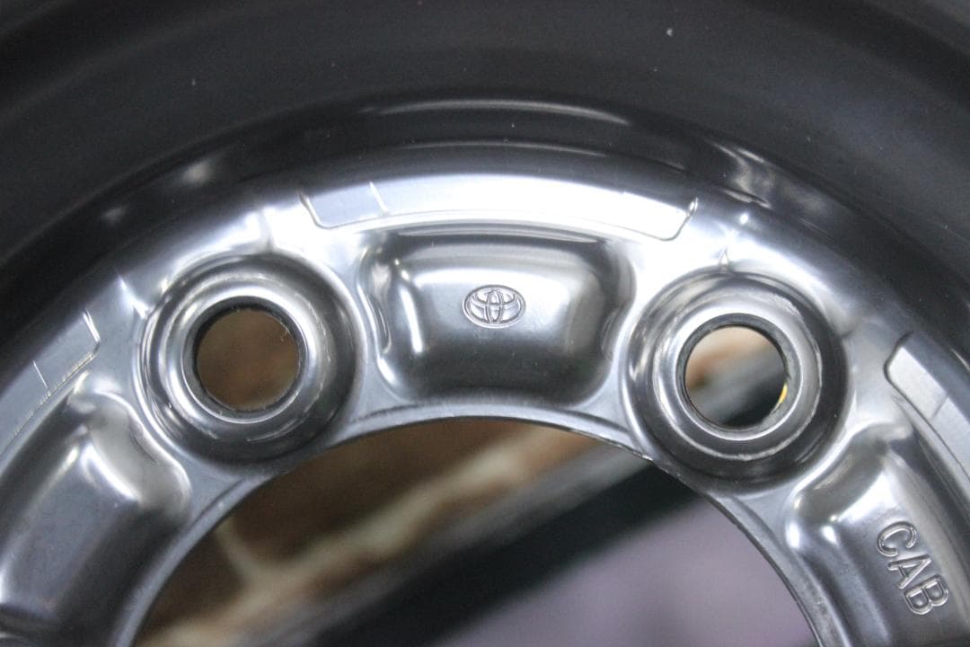 新車外し・ハイエース純正鉄ホイール　№１３８