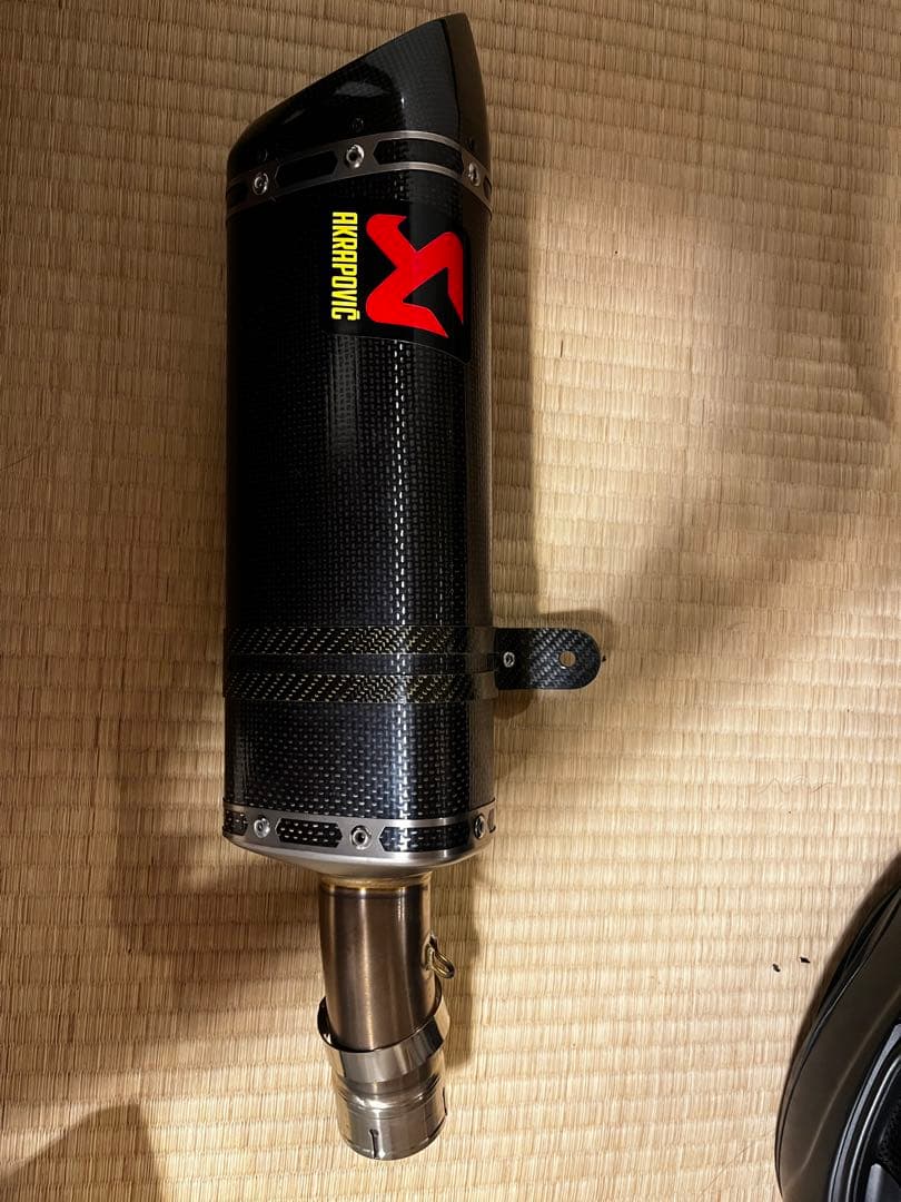 アクラポヴィッチ マフラー 汎用 カーボン仕様 美品 説明書付き