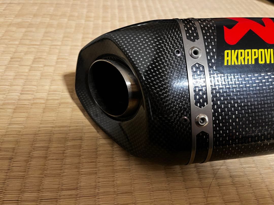 アクラポヴィッチ マフラー 汎用 カーボン仕様 美品 説明書付き