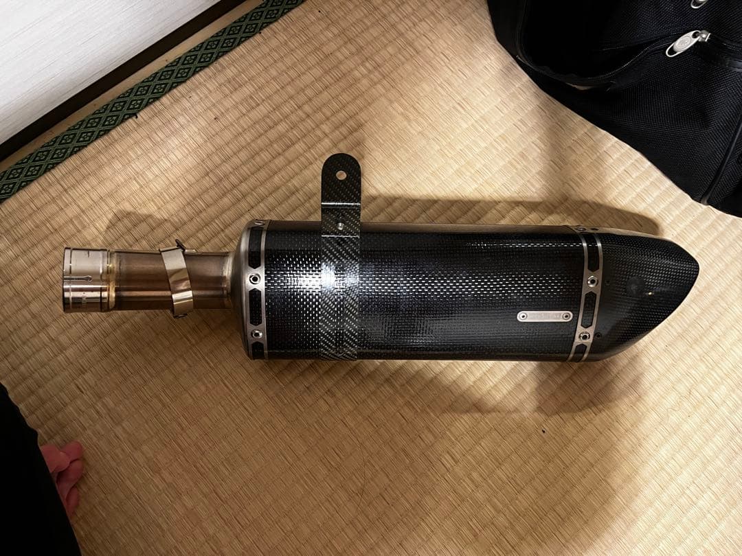 アクラポヴィッチ マフラー 汎用 カーボン仕様 美品 説明書付き