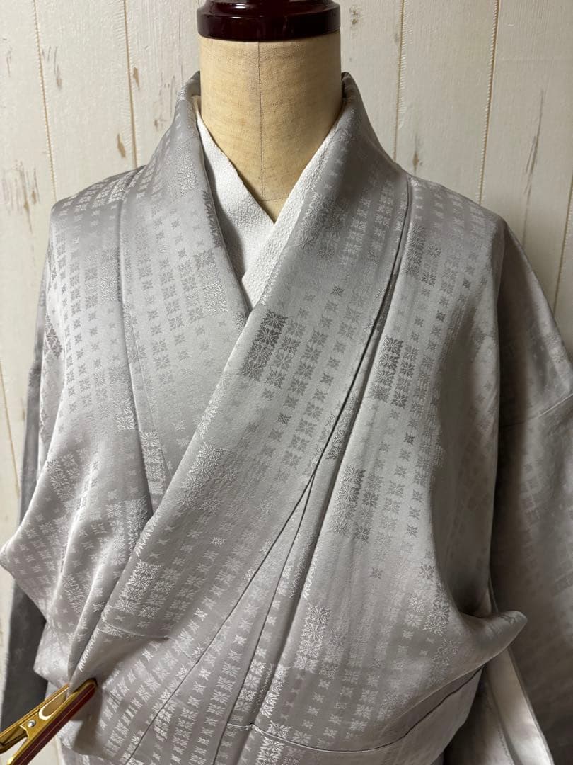 ★お洒落な地紋様の色無地着物　m4415