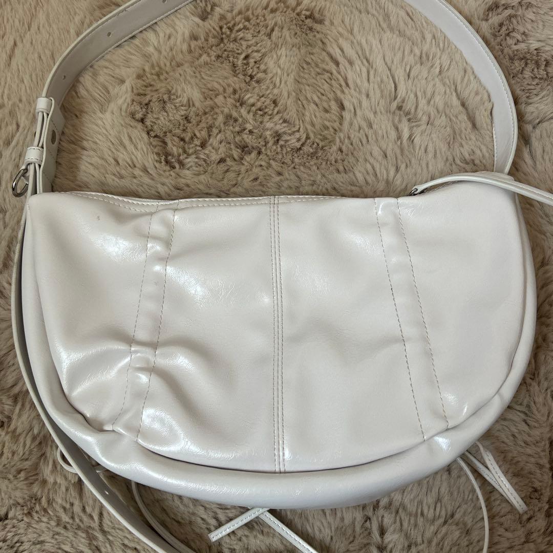 Matin Kim ホワイトショルダーバッグ