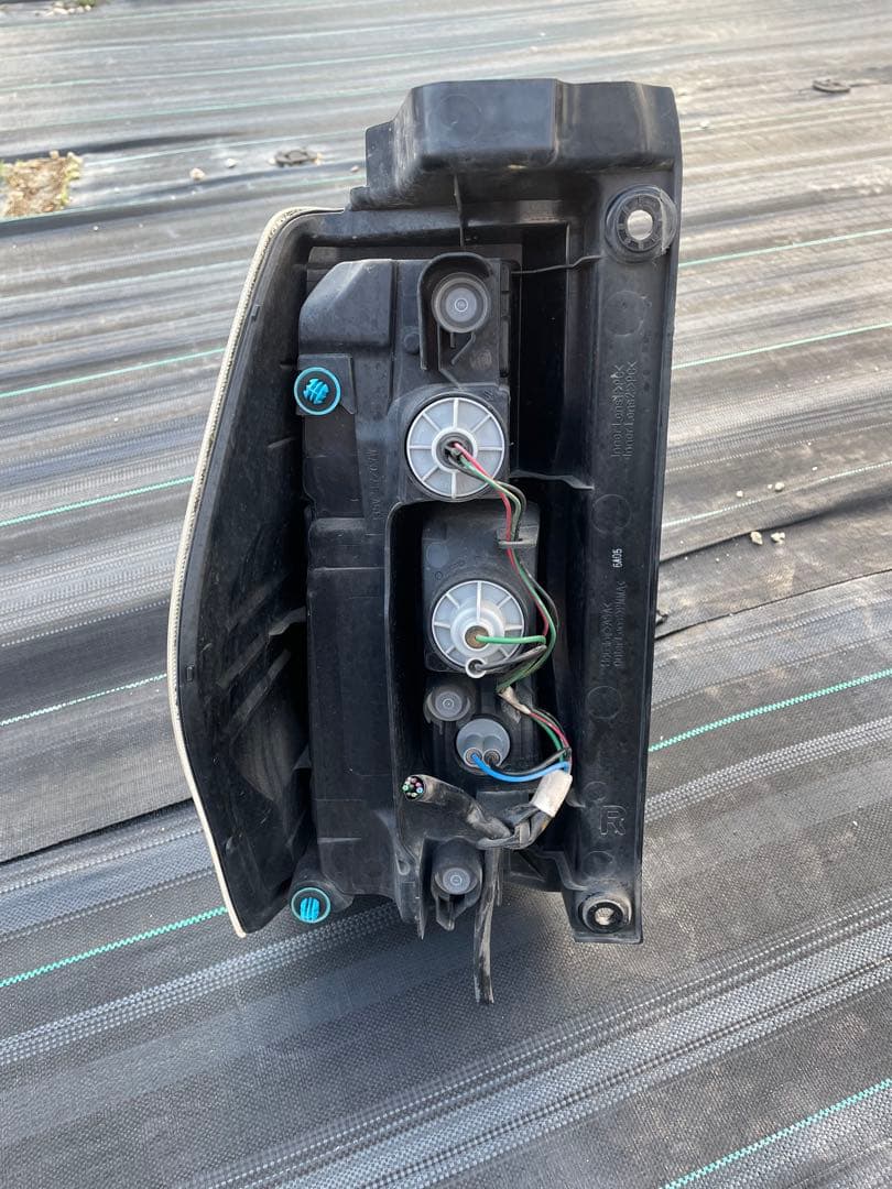 タントla600s テールランプ　右