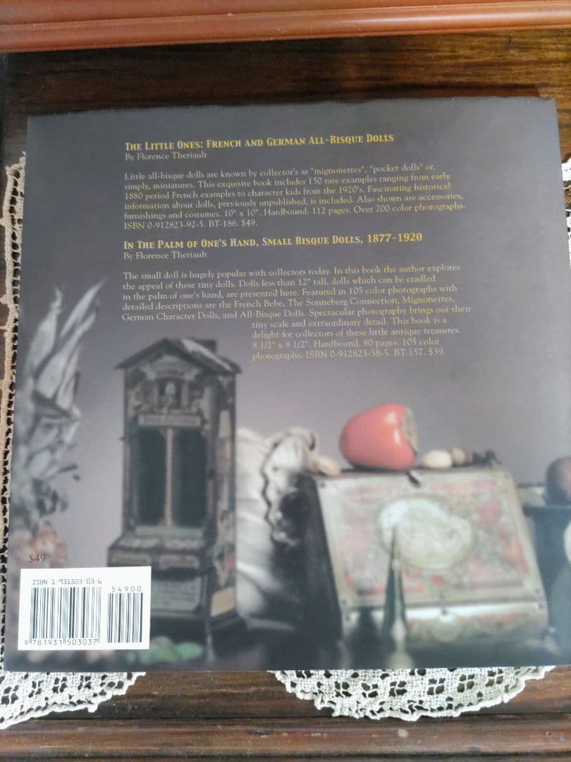 A WHISPERING OF DOLLS　アンティークドール写真集