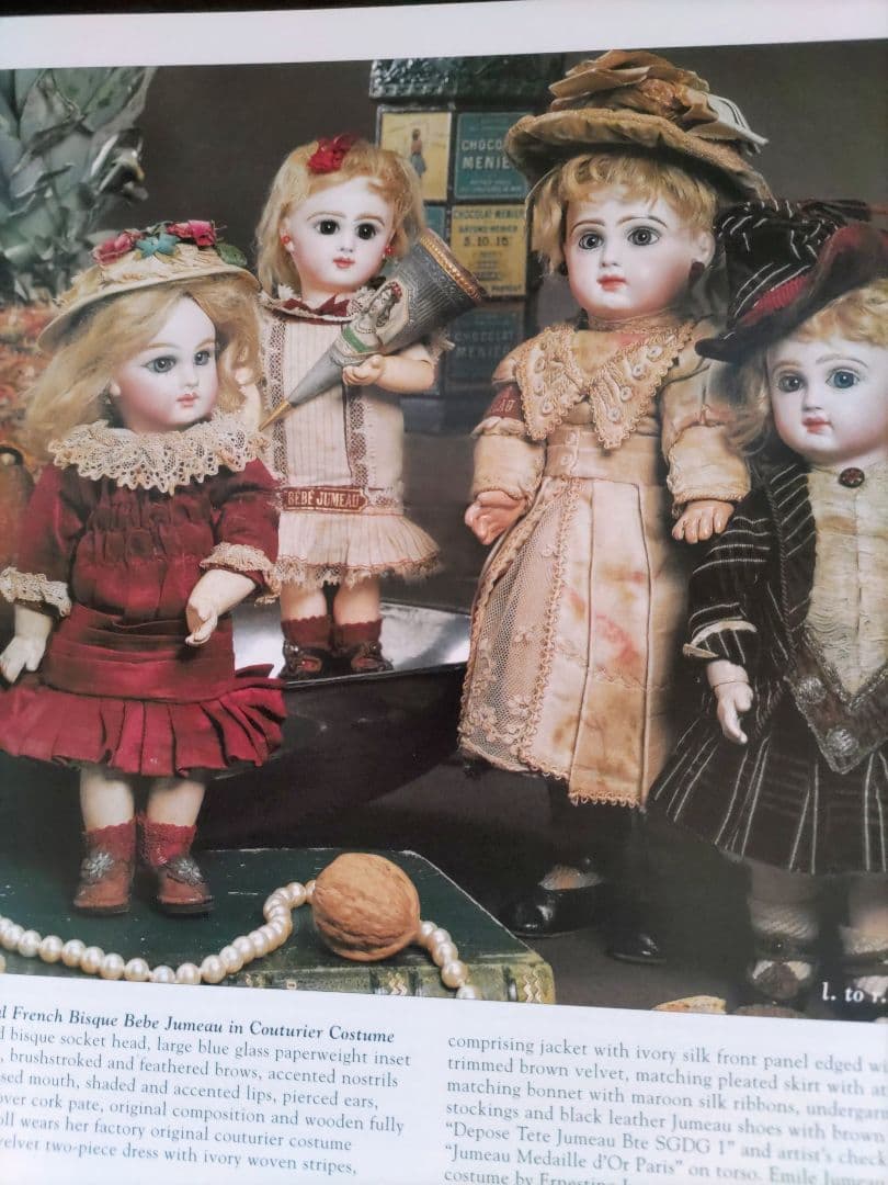 A WHISPERING OF DOLLS　アンティークドール写真集