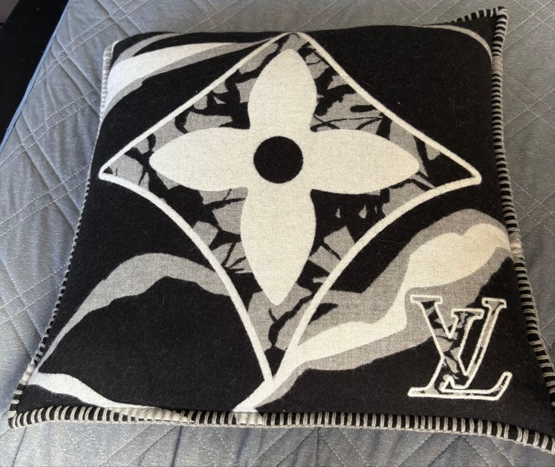 ルイヴィトン クッション