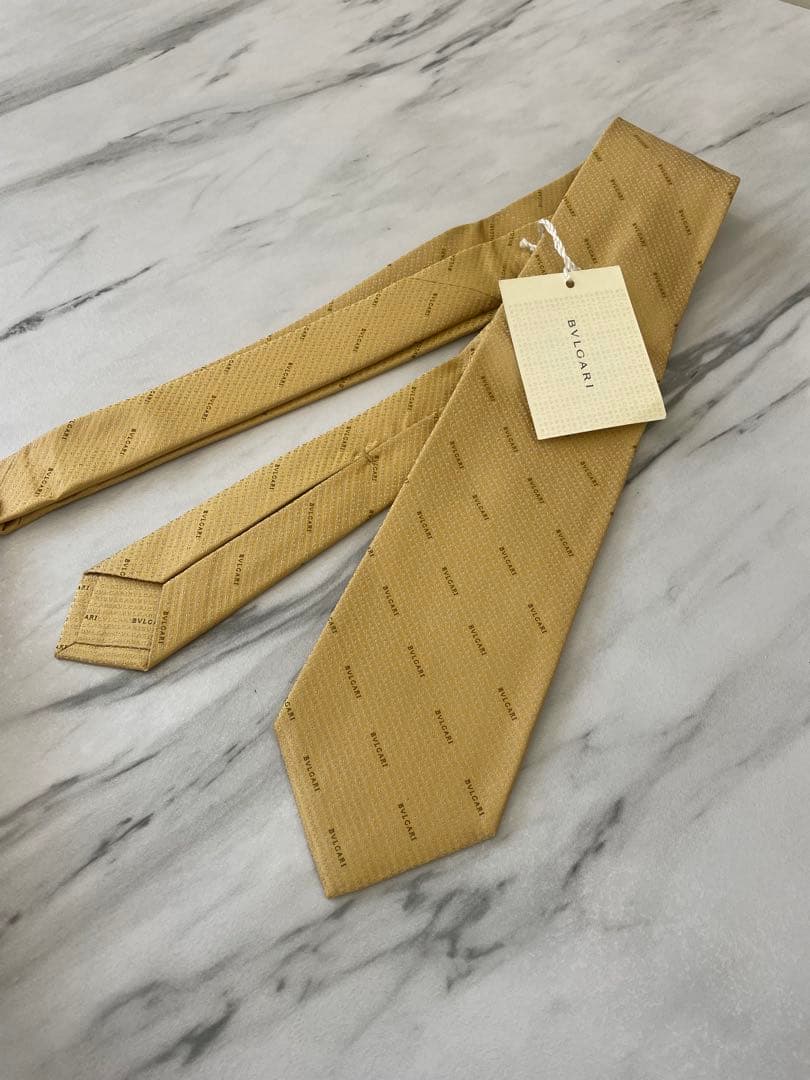 【新品箱タグ付】ブルガリ BVLGARI ロゴ総柄 ゴールド系 ネクタイ 黄色系