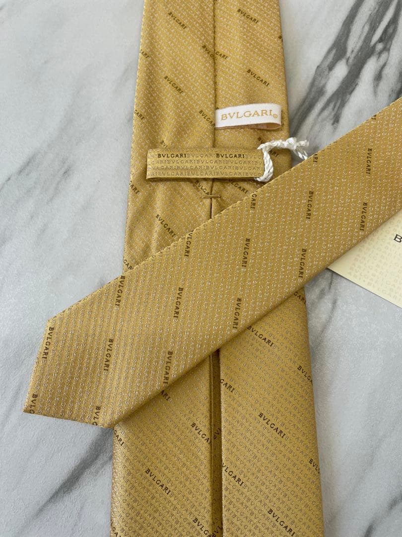 【新品箱タグ付】ブルガリ BVLGARI ロゴ総柄 ゴールド系 ネクタイ 黄色系