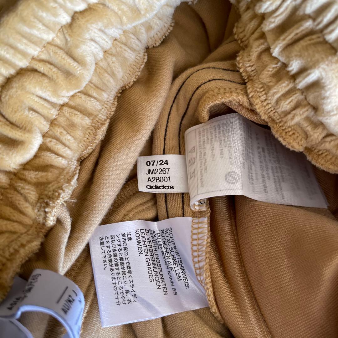 adidas トレフォイルロゴ　ゴールド ストライプ ジャージパンツ　Mサイズ