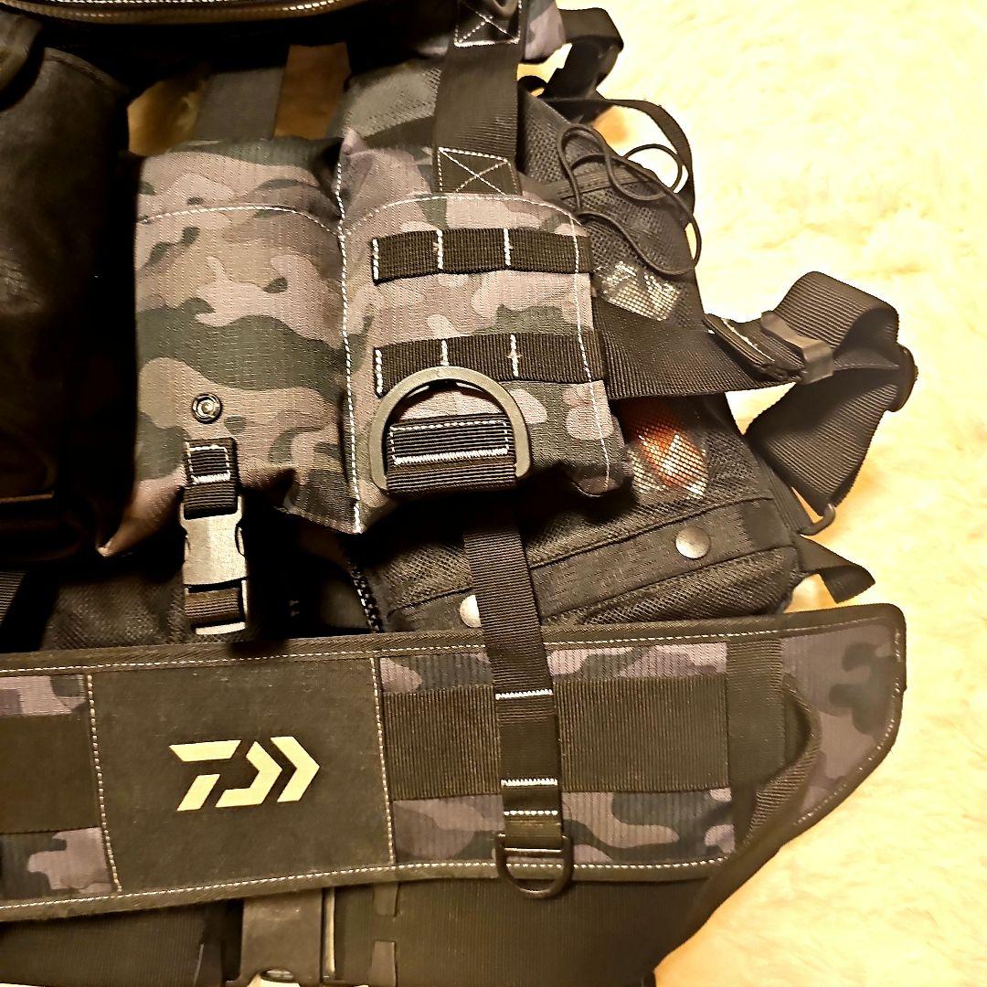 【超極美品】ダイワ ベンチクールゲームベストIV フリー DF-6109