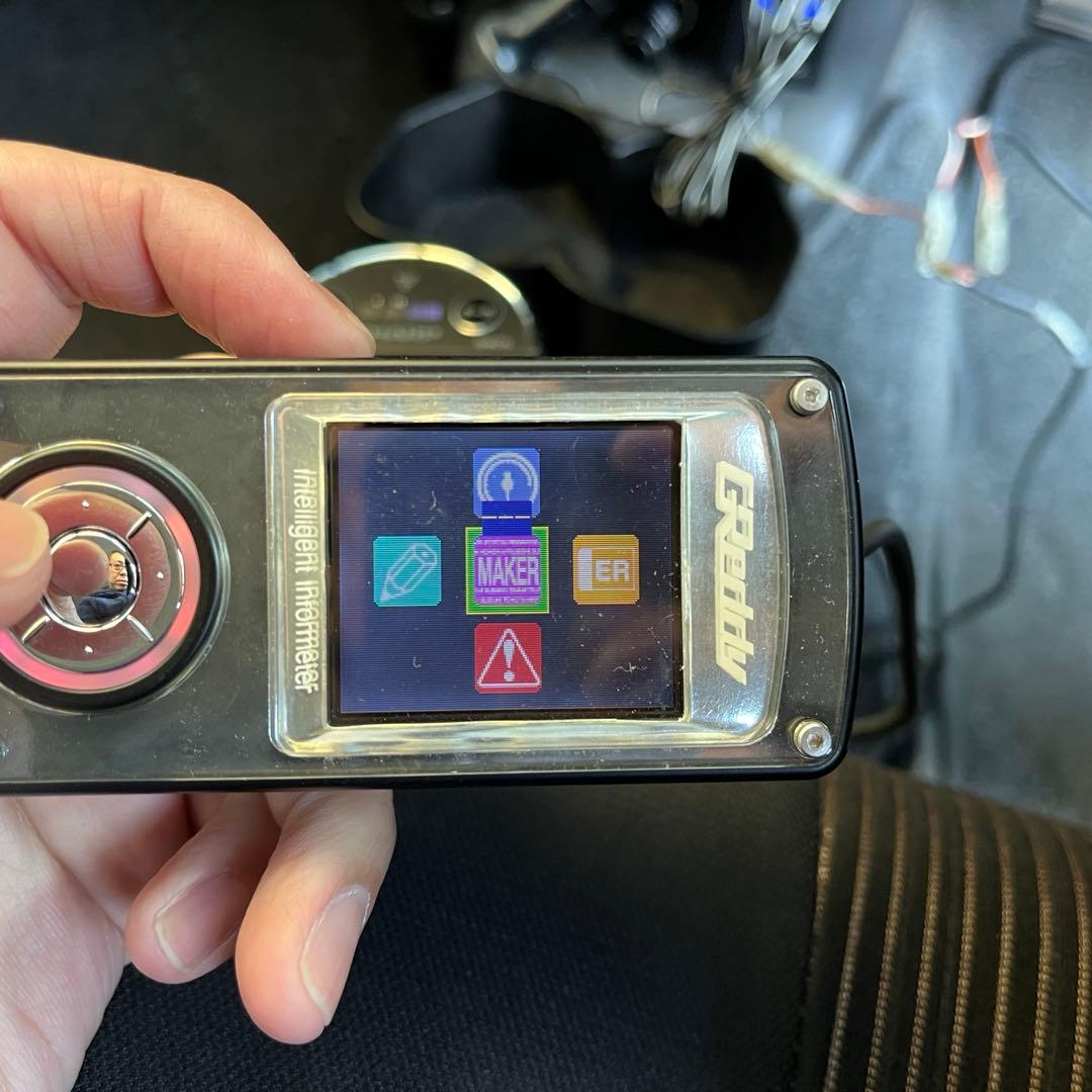 トラスト インテリジェントインフォメーター 本体と付属品