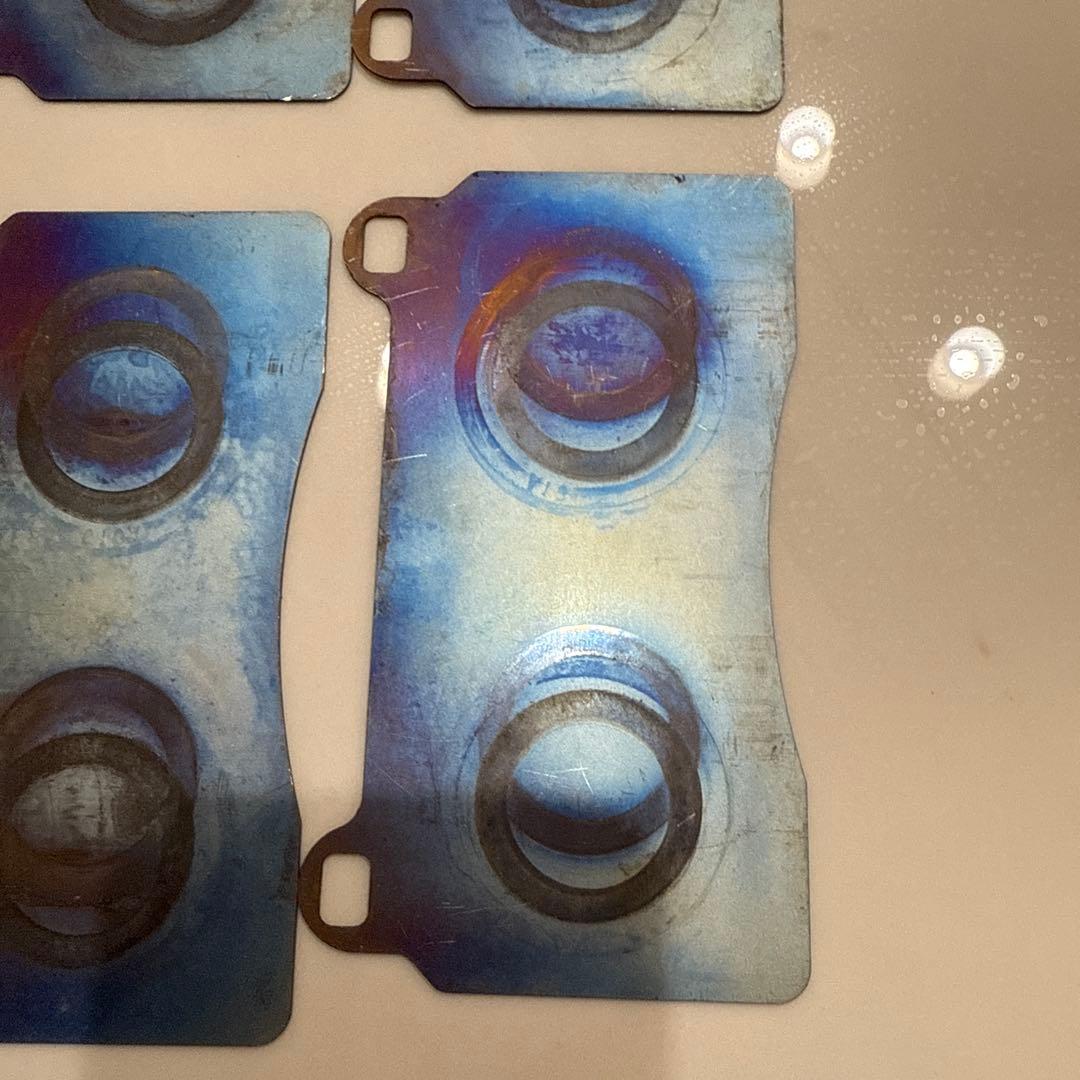 GRヤリス　フロントブレーキパッドチタンシム