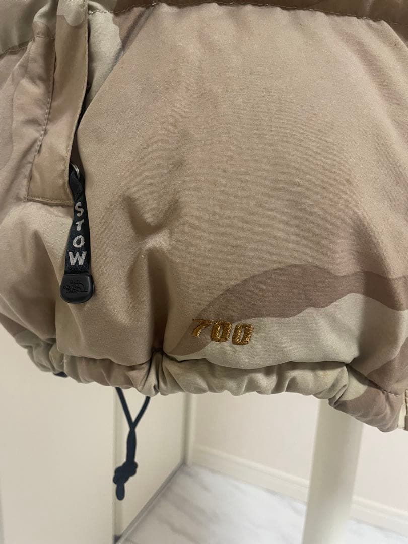 ノースフェイス ヌプシ ダウンベスト700フィル XLデザートカモ センターロゴ