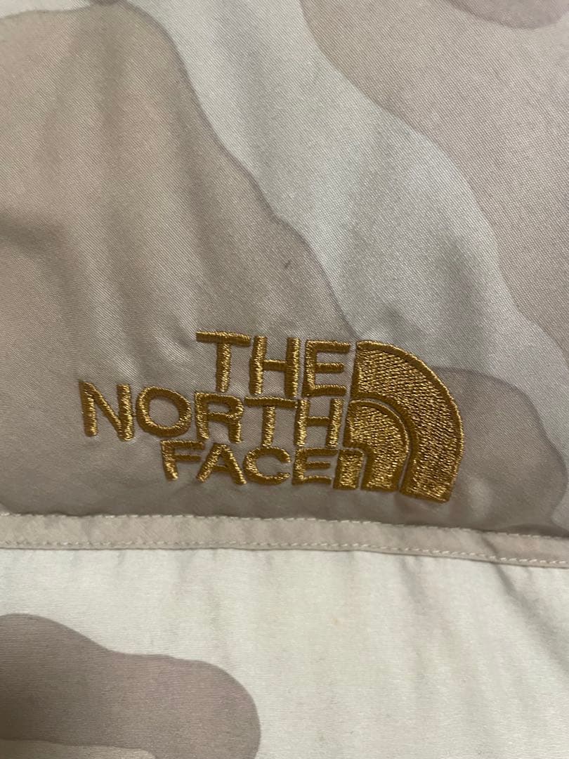 ノースフェイス ヌプシ ダウンベスト700フィル XLデザートカモ センターロゴ