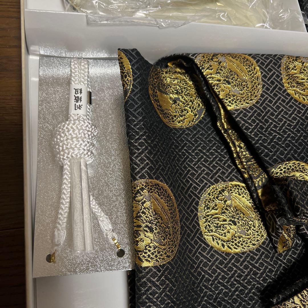 七五三 袴セット 男の子 袴、雪駄、懐剣、角帯、羽織紐、お守り　黒、金銀紋模様」