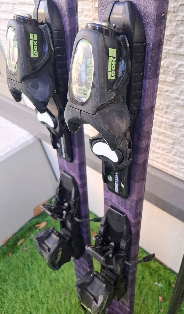 スキー4点セット（板、靴、ビンディング、ストック）　取扱説明書付