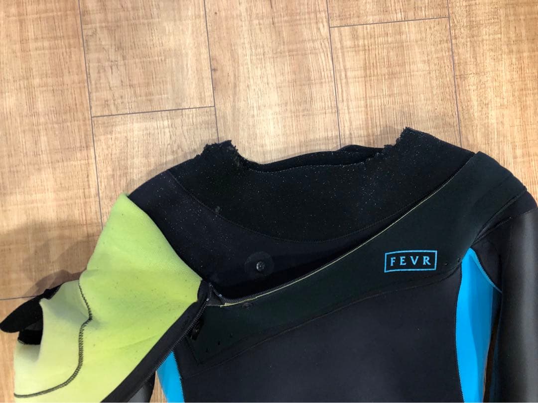 サンコー社製セミドライウェットスーツ(4-3mm)