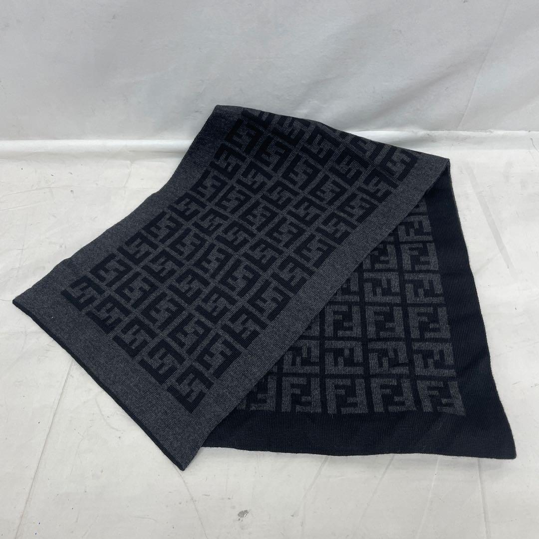 Fendi グレー ブラック　ズッカ柄　ロゴ　ウール　マフラー　リバーシブル