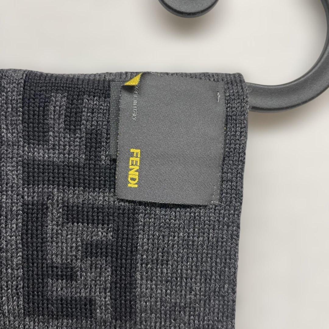 Fendi グレー ブラック　ズッカ柄　ロゴ　ウール　マフラー　リバーシブル