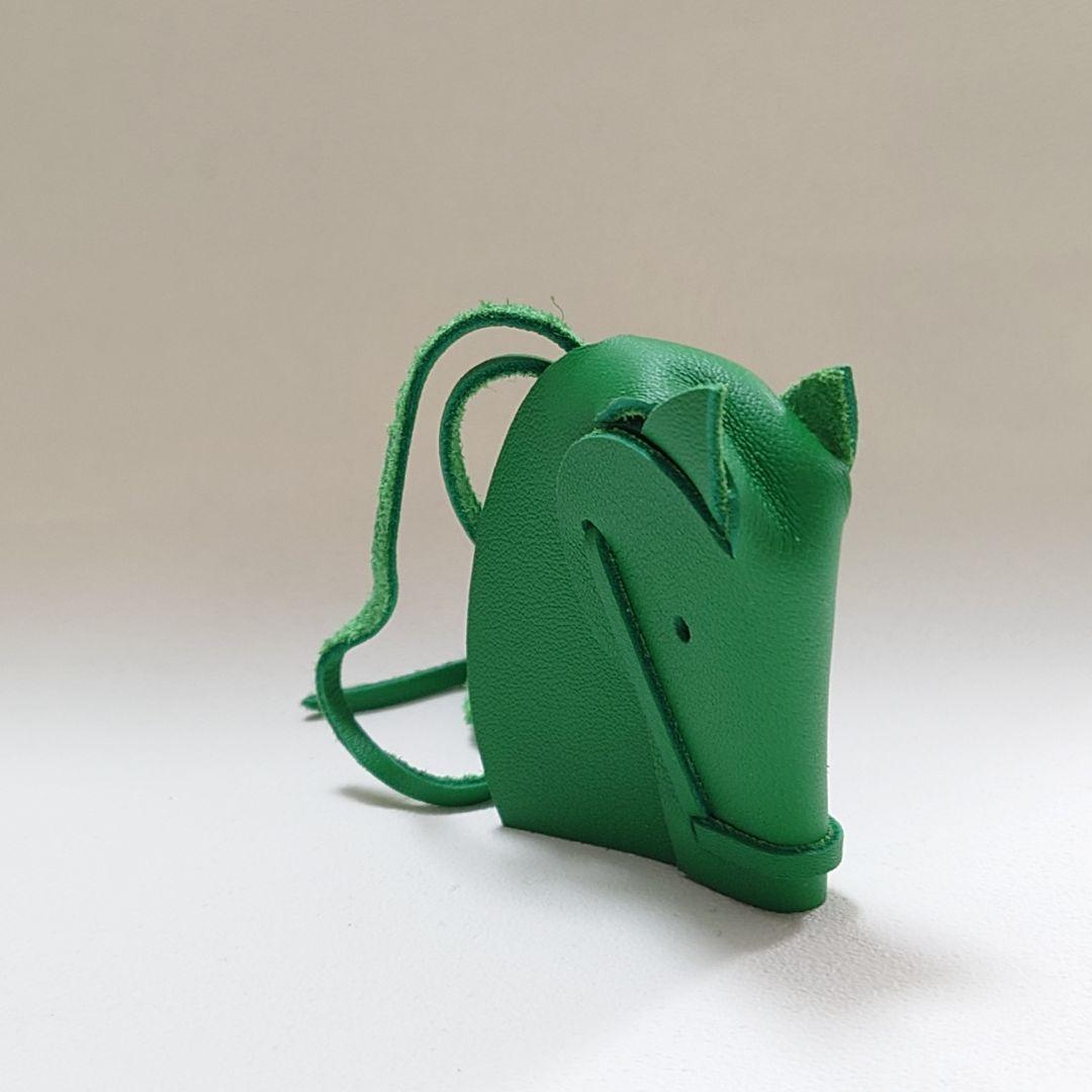 エルメス　シュヴァル　緑色の馬型レザーチャーム《完成品》