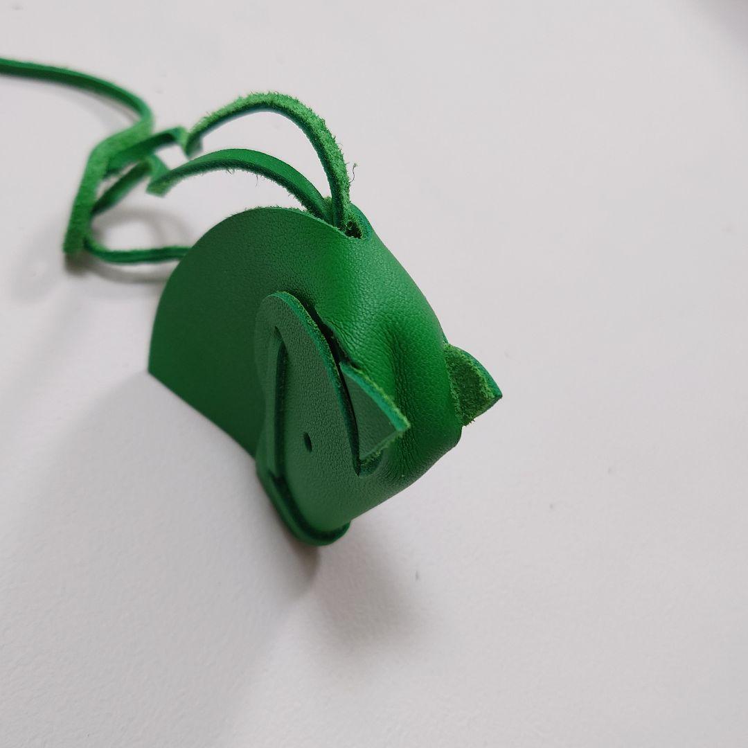 エルメス　シュヴァル　緑色の馬型レザーチャーム《完成品》