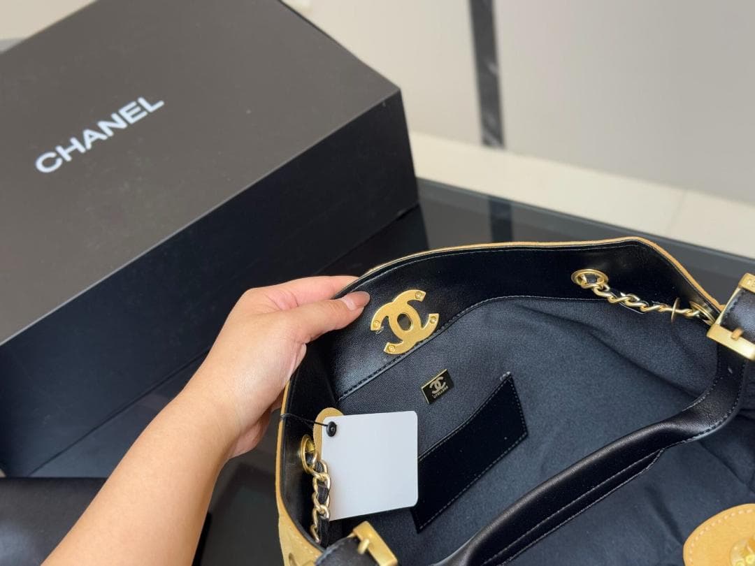 国内即発ノベルティ　ハンドバッグです　ブラック　バッグ