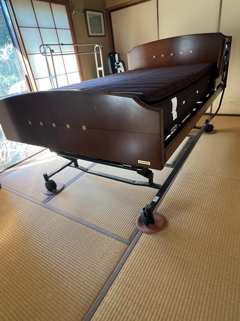 【美品】フランスベッド 電動介護ベッド／動作良好・マットレス汚れなし