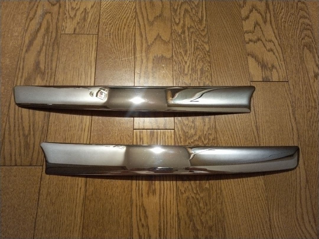 70ヴォクシー純正オプションボンネットガーニシュ