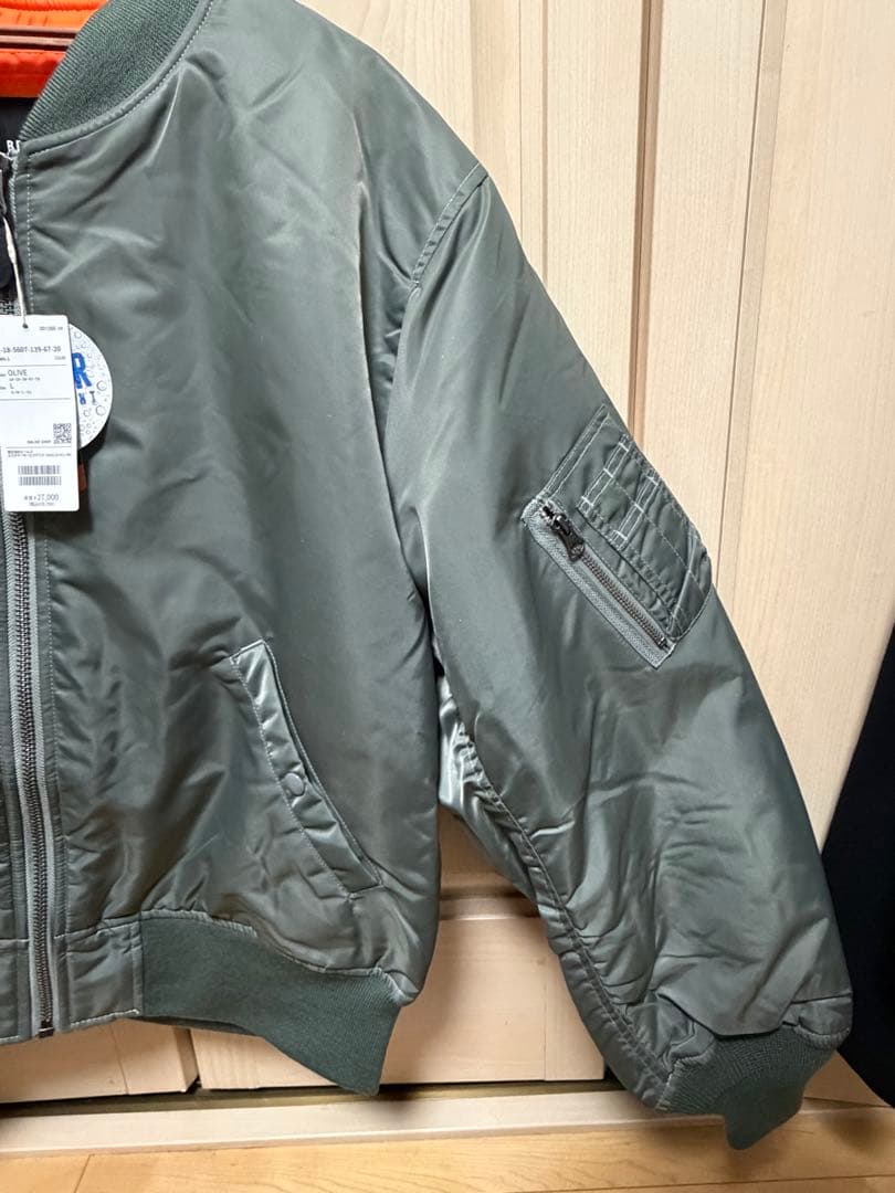 オリーブグリーン MA-1ジャケット 新品タグ付き