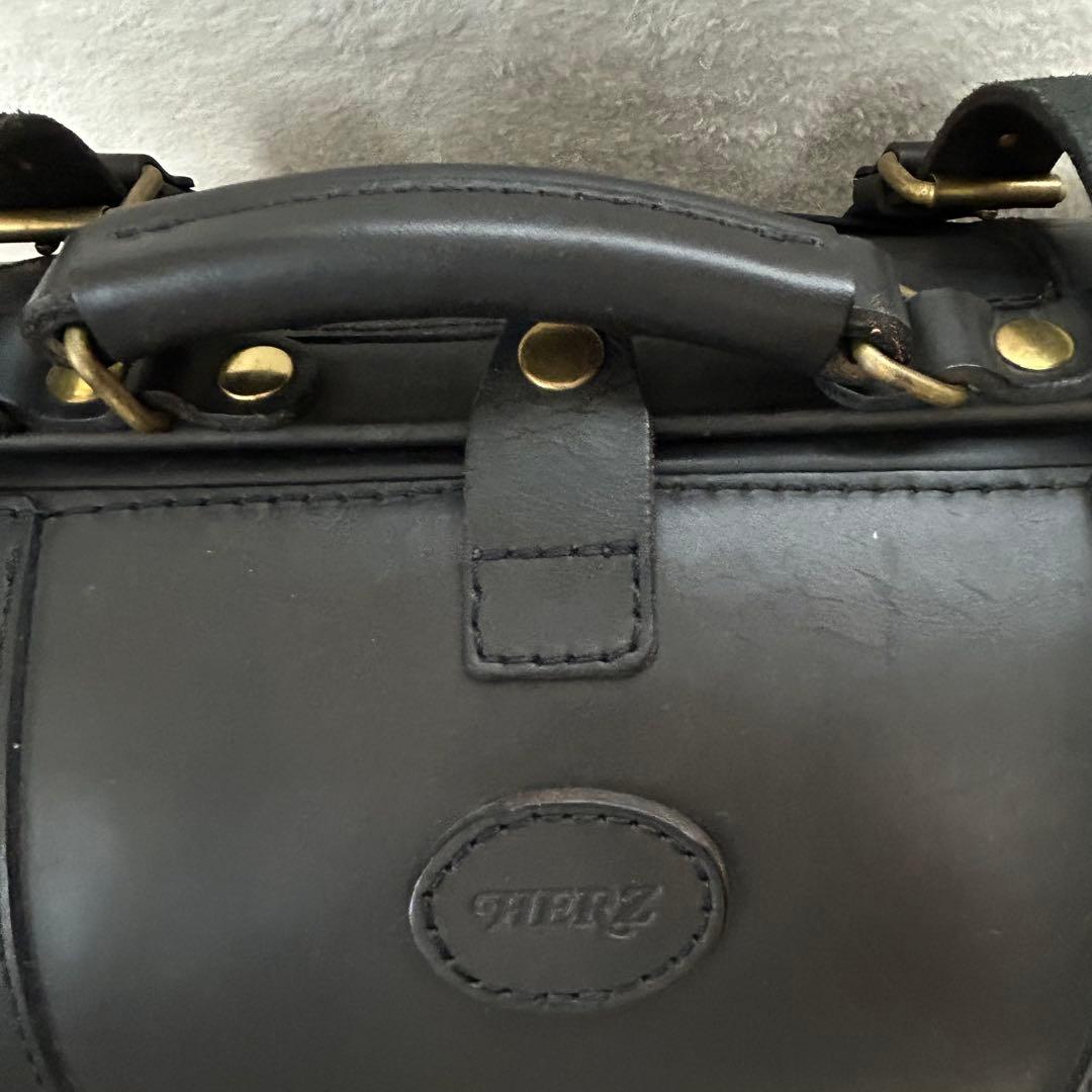 HERZ ヘルツ Lサイズ ボストンバッグ 口枠　ブラック