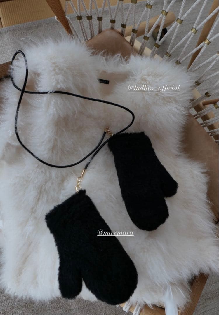 Max Mara マックスマーラ♡テディベア　ミトン　手袋 黒　ストラップ付