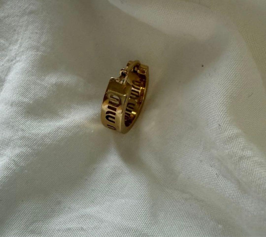 MIU MIU ゴールド フープピアス　片耳