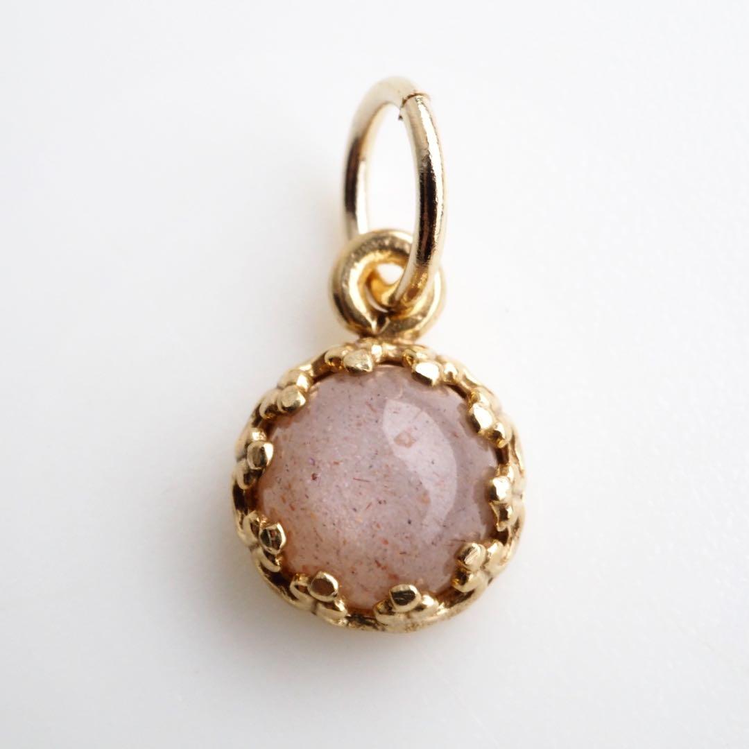 【もも】✳︎SALE✳︎天然トパーズの華奢ゴムブレスレット