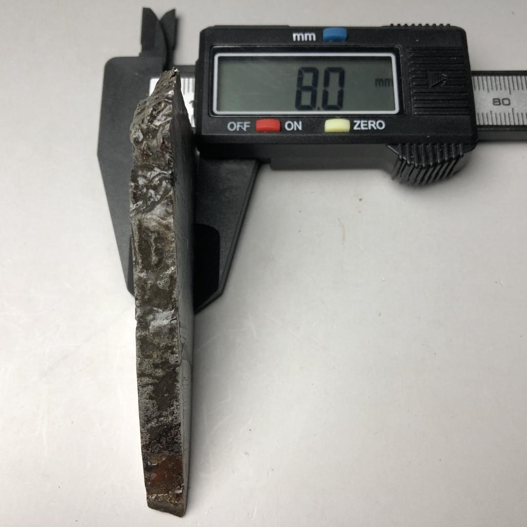 マ*ル様 アルタイ隕石 鉄隕石　原石　重さ約121ｇ 立て付き