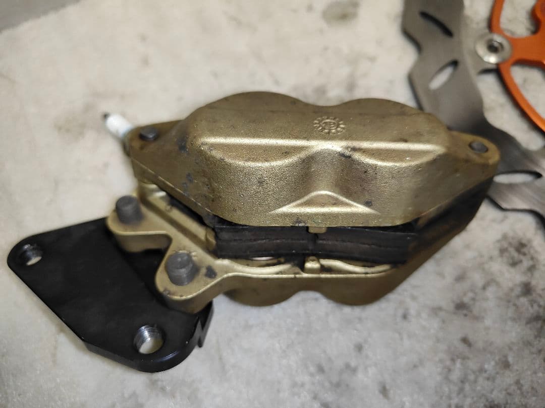 2型3型 シグナスX 用 4ポットブレンボ NCY製サポートと260ロータ付き