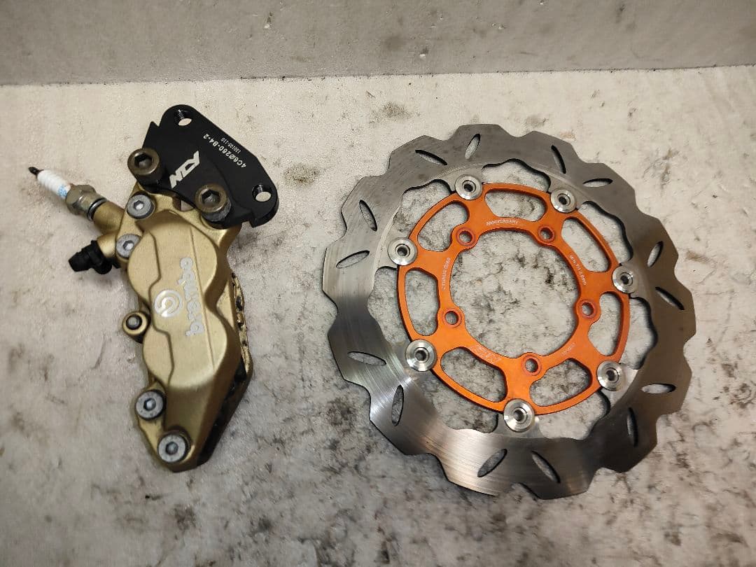 2型3型 シグナスX 用 4ポットブレンボ NCY製サポートと260ロータ付き
