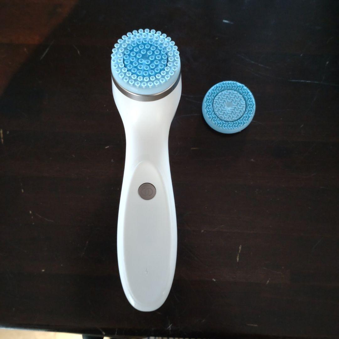 洗顔ブラシ ホワイト 交換用ヘッド付き