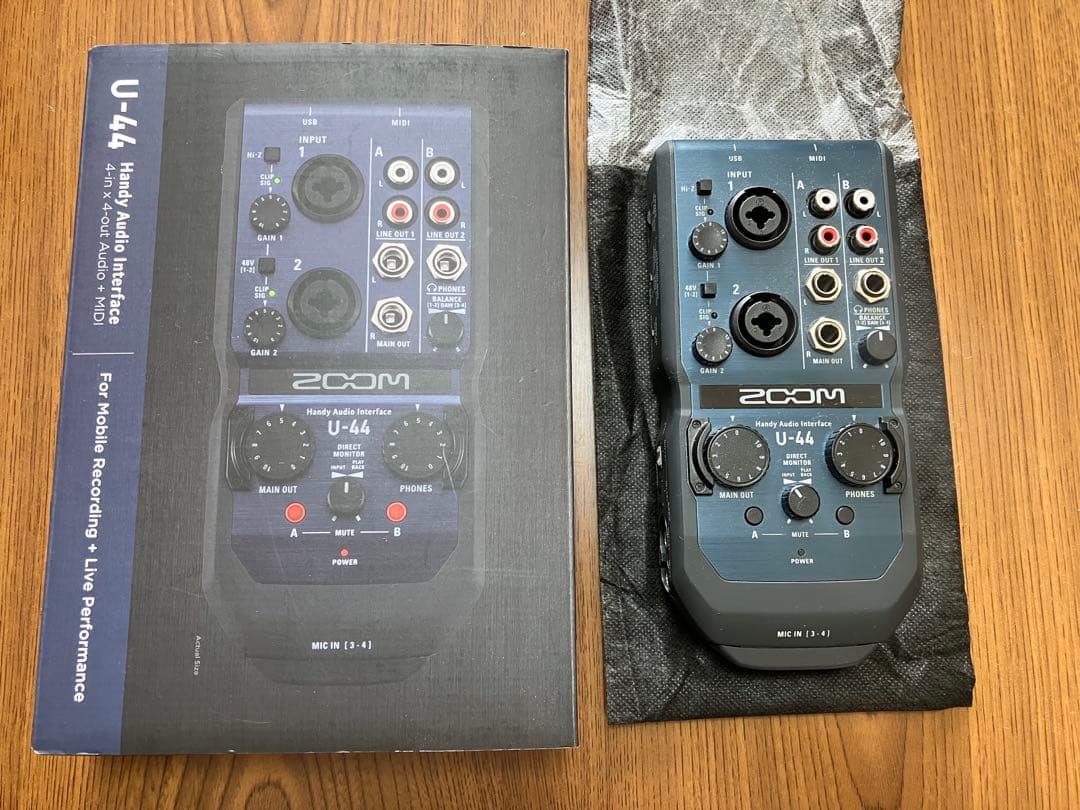 ZOOM U-44 オーディオインターフェース