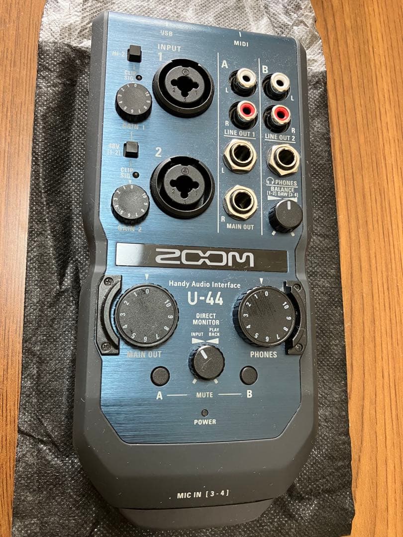 ZOOM U-44 オーディオインターフェース