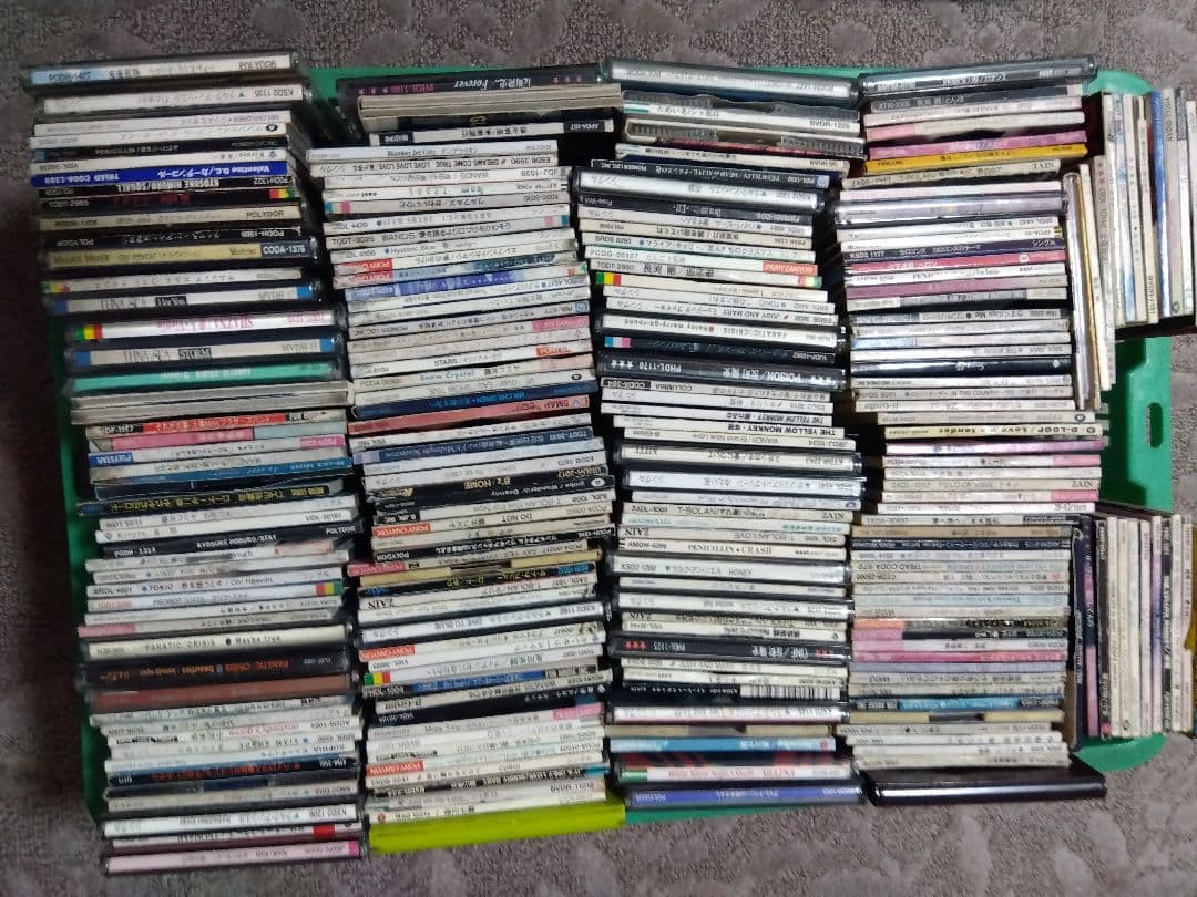 CDシングル572枚とアルバム99枚