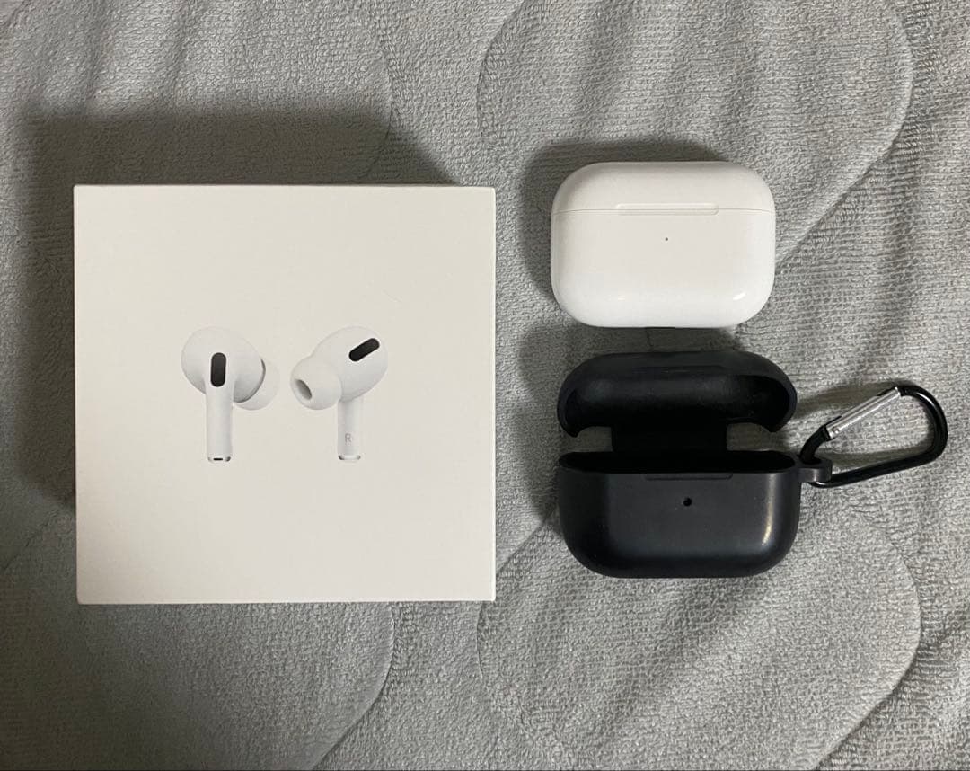 【美品】Apple AirPods Pro 第1世代イヤホン カバー付き