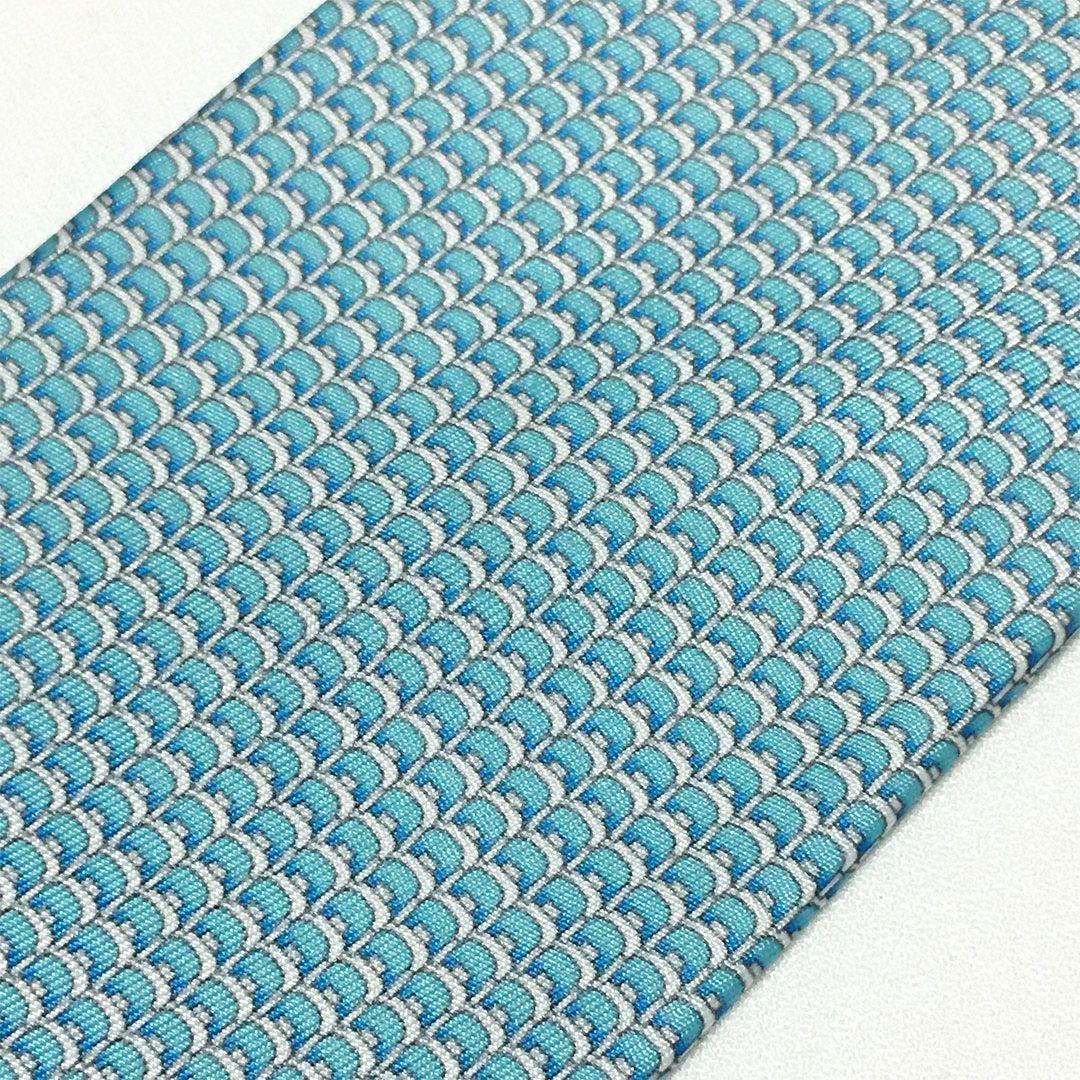 未使用級 エルメス HERMES ネクタイ シルク100% ライトブルー系 総柄