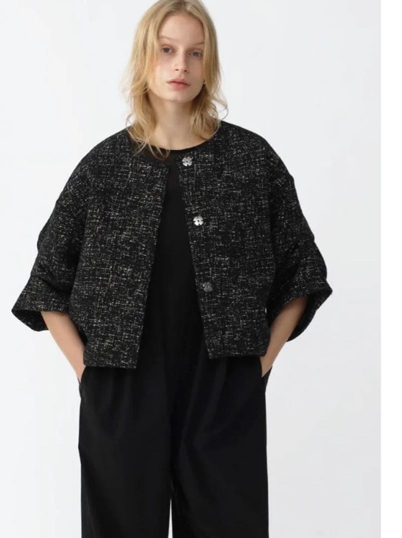 Aga ブラック 、ゴールド、ラメ入りノーカラージャケット ヤマダヤ