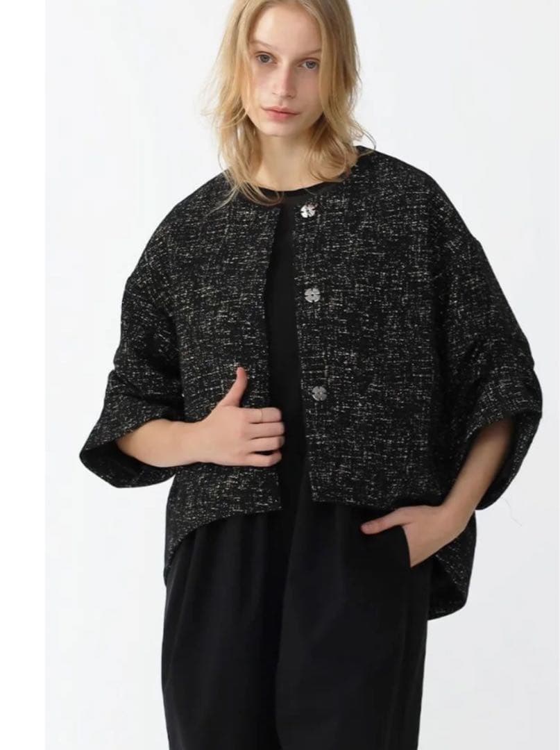 Aga ブラック 、ゴールド、ラメ入りノーカラージャケット ヤマダヤ